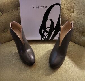 Nine West Women's Olive Green Ankle Boots